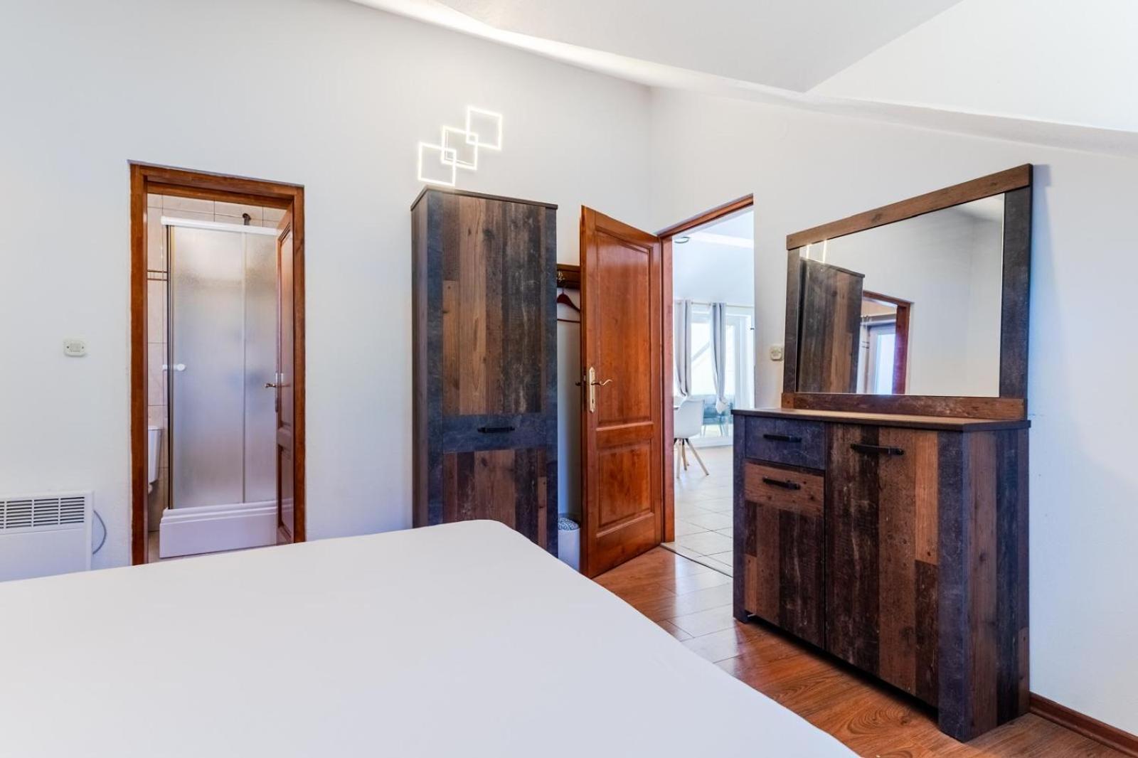 Villa Marin - 4 Apartments 萨瓦拉 外观 照片